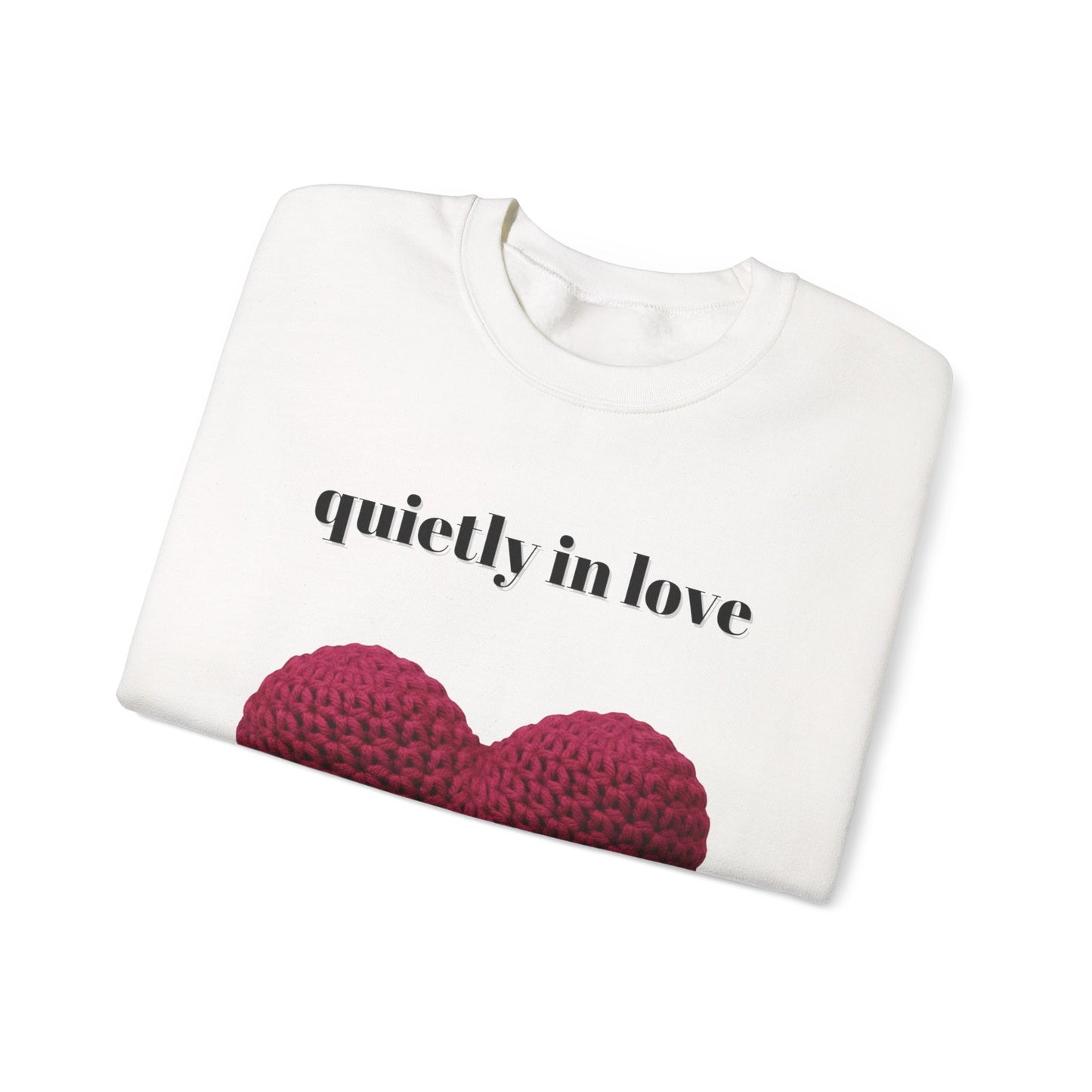 Sudadera de cuello redondo con corazón de San Valentín de Quietly in Love