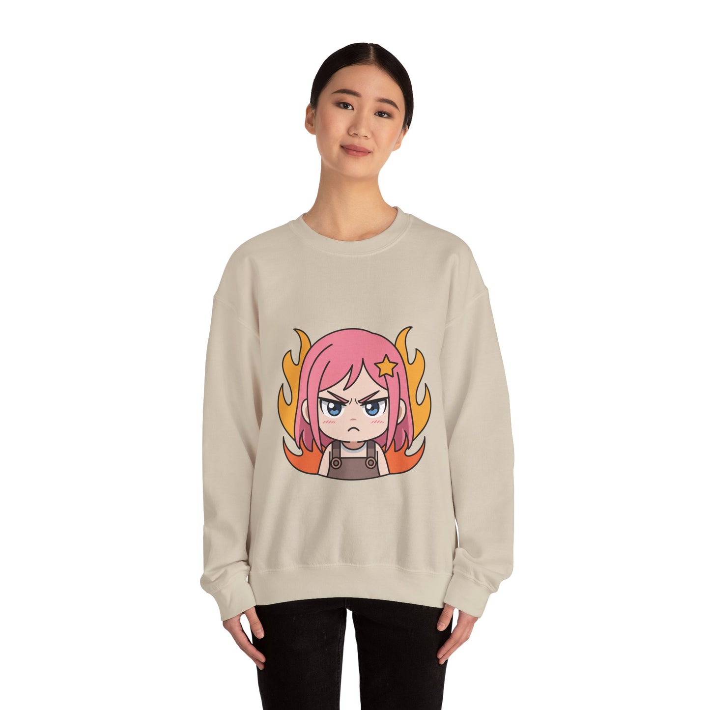 Sudadera de chica chibi enojada: adorable sudadera de cuello redondo con dibujos animados de anime y cabello flameante.