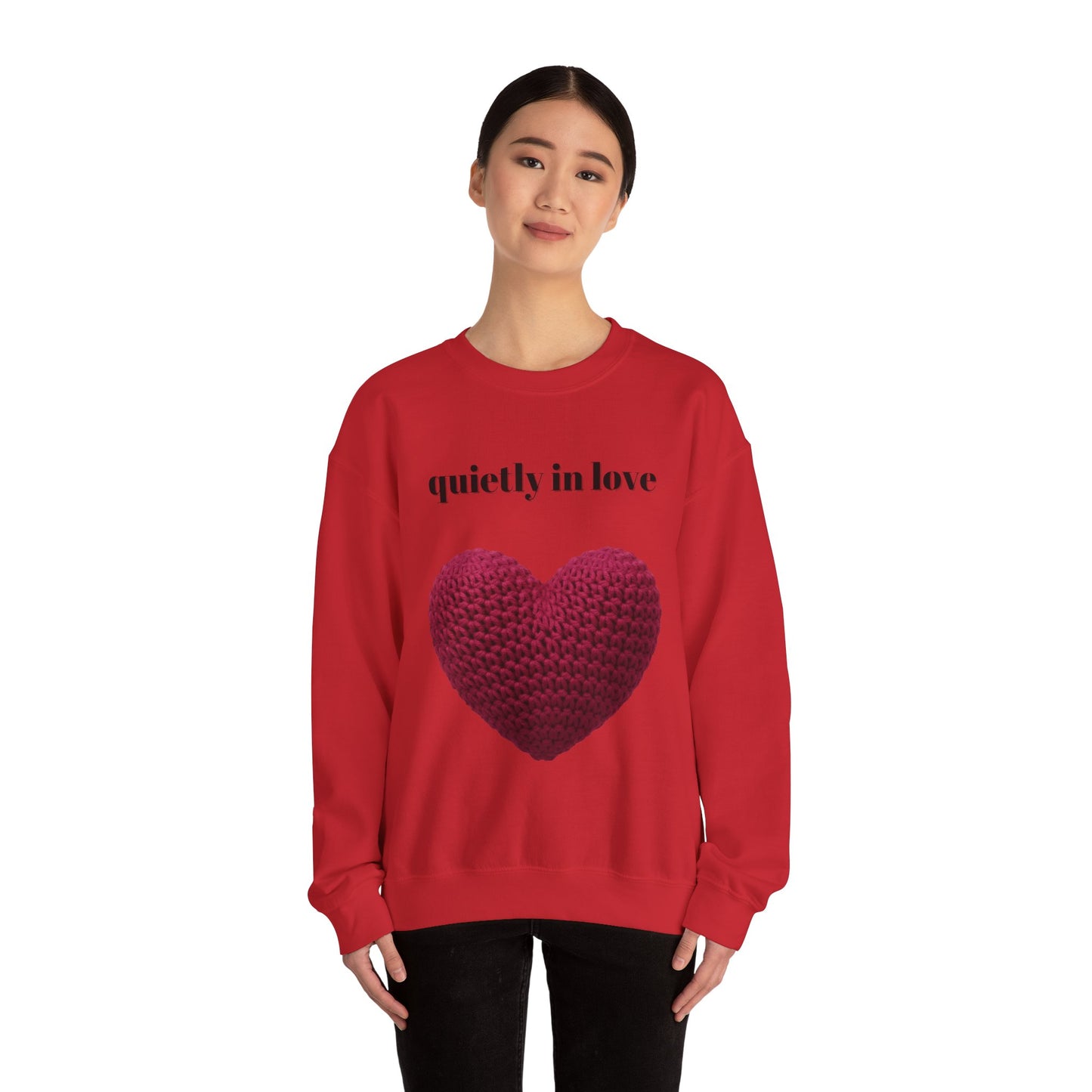 Sudadera de cuello redondo con corazón de San Valentín de Quietly in Love